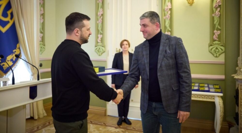 Зеленський нагородив волонтерів відзнаками «Золоте серце»